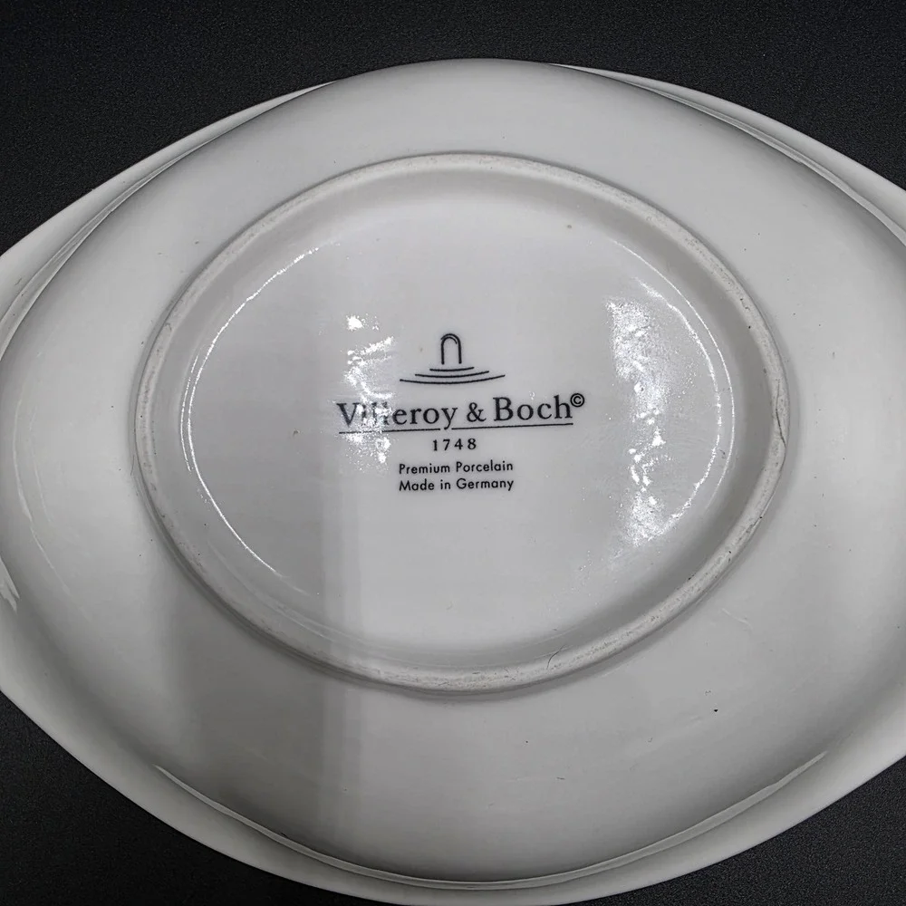 Villeroy‎ & Boch Flow White Premium Porcelain Asymmetrical Serving Bowl 11.5